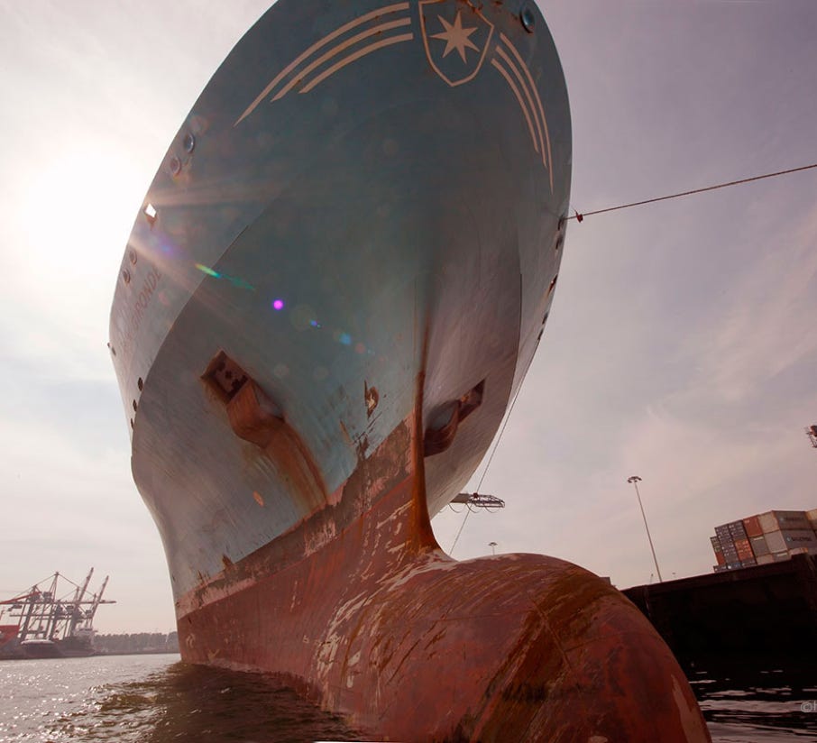 Grijze En Bruine Huizen Naast Weg